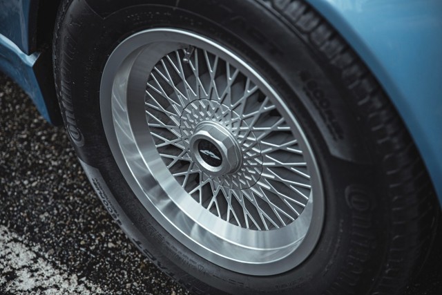Aston Martin Virage Volante photo 14