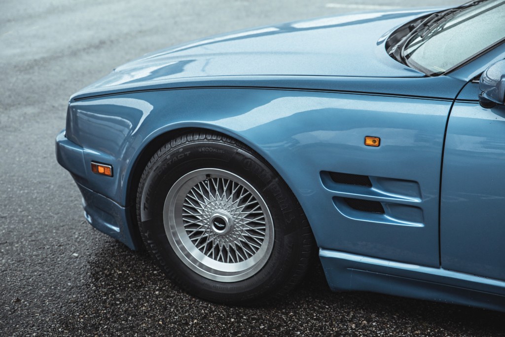 Aston Martin Virage Volante photo 18