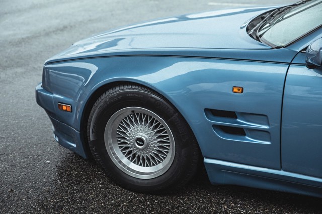 Aston Martin Virage Volante photo 18