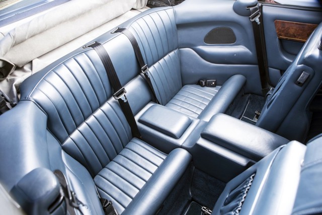 Aston Martin Virage Volante photo 31