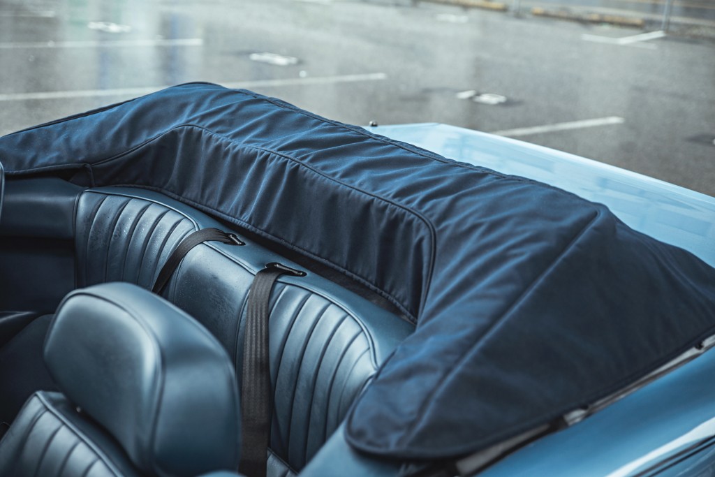 Aston Martin Virage Volante photo 32