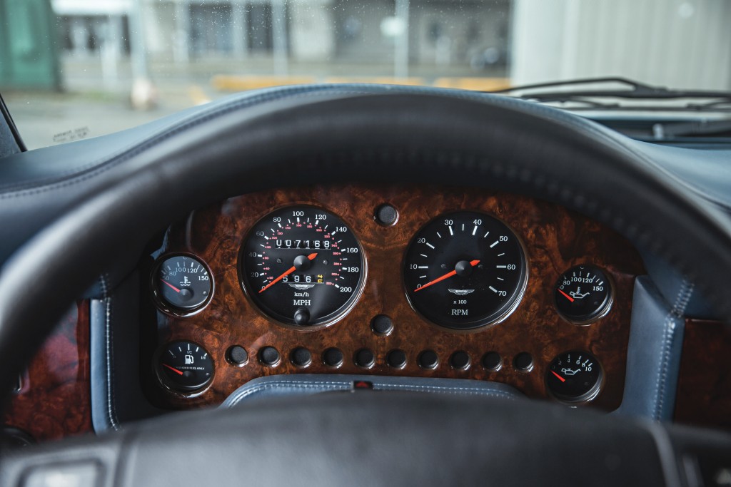 Aston Martin Virage Volante photo 36