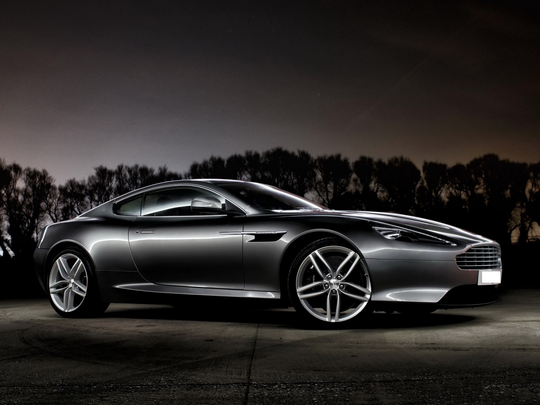 Aston Martin Virage photo 36