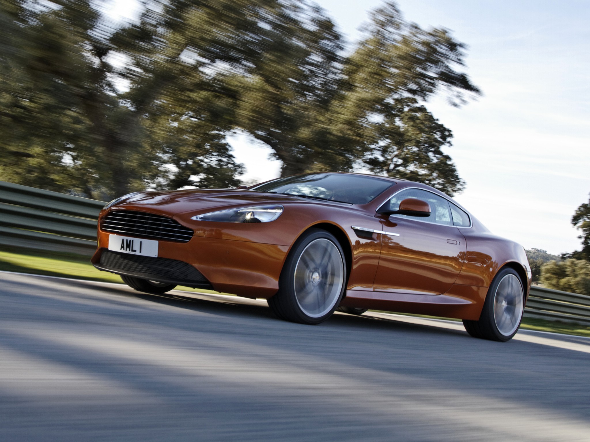 Aston Martin Virage photo 38