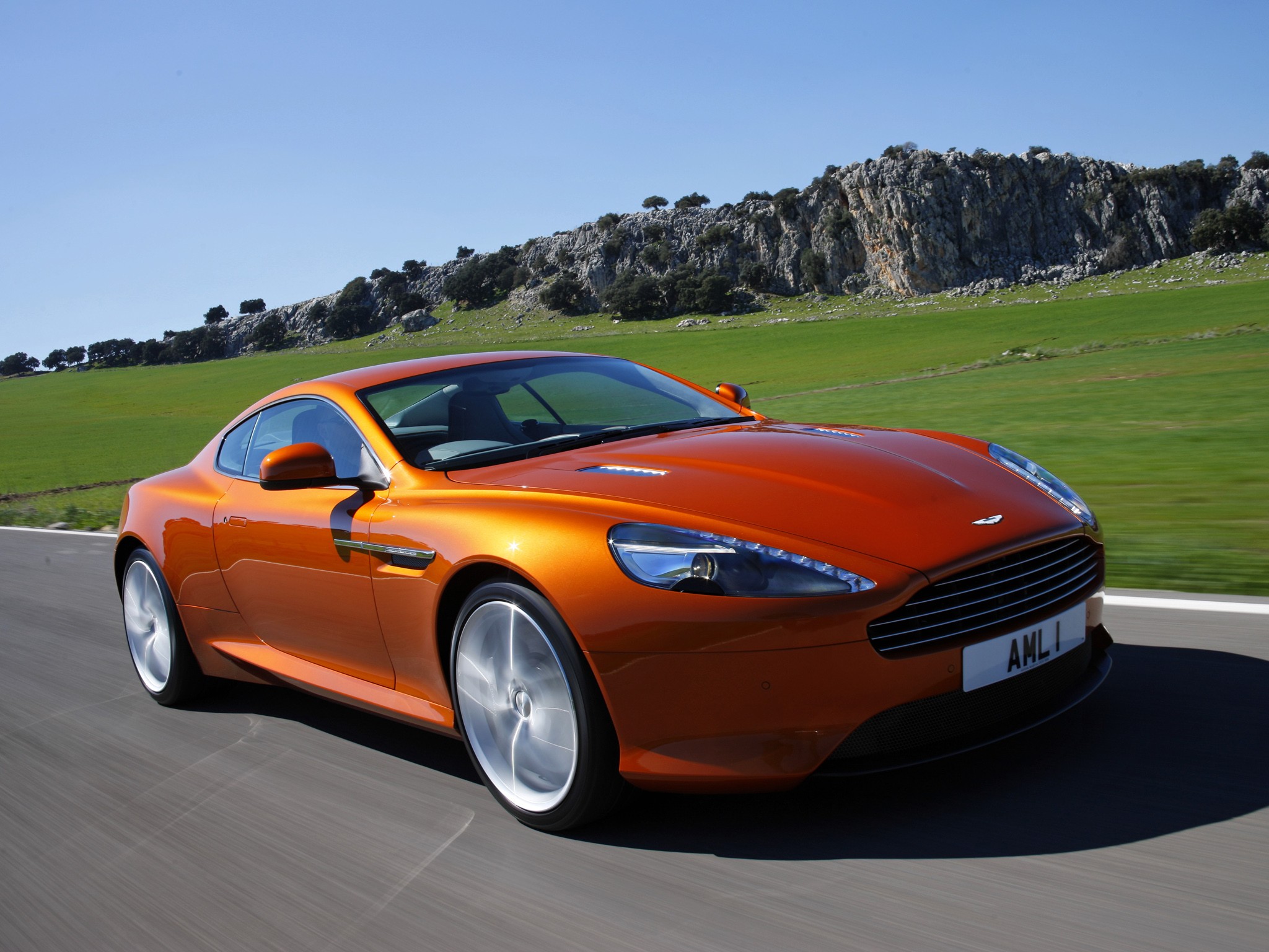 Aston Martin Virage photo 39