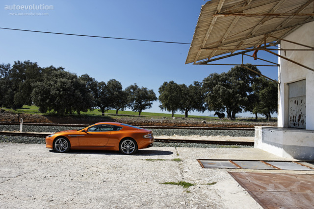 Aston Martin Virage photo 19