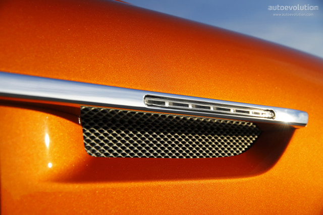 Aston Martin Virage photo 24