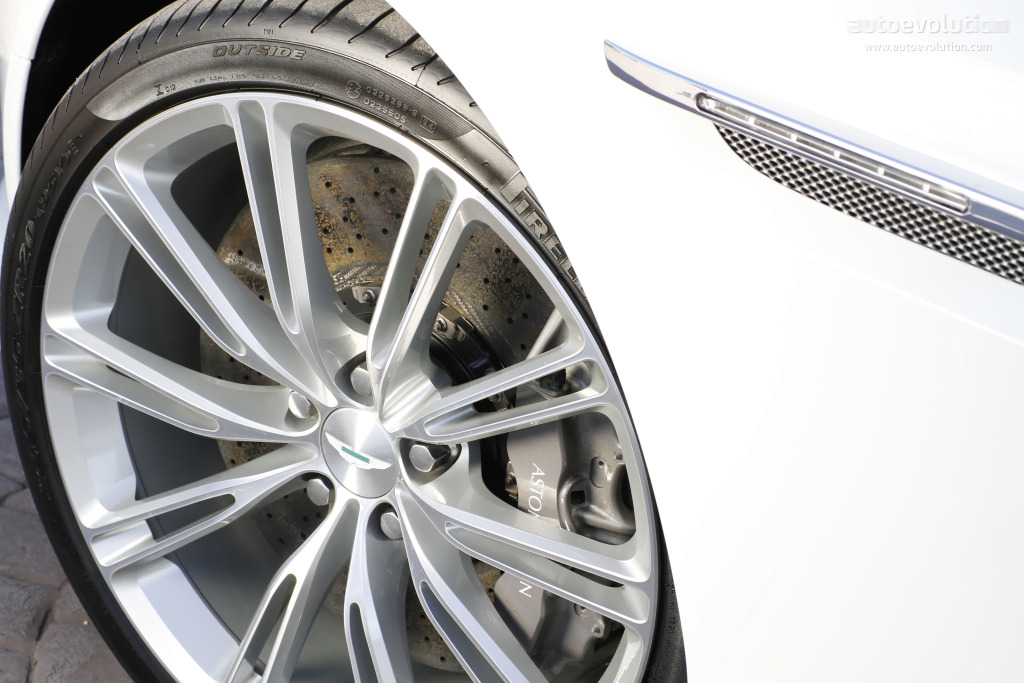 Aston Martin Virage photo 34