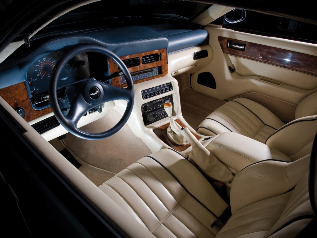 Aston Martin Virage photo 30