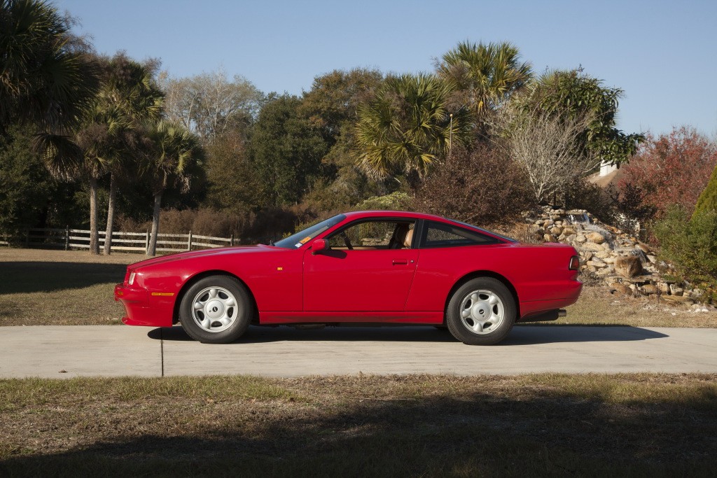 Aston Martin Virage photo 8