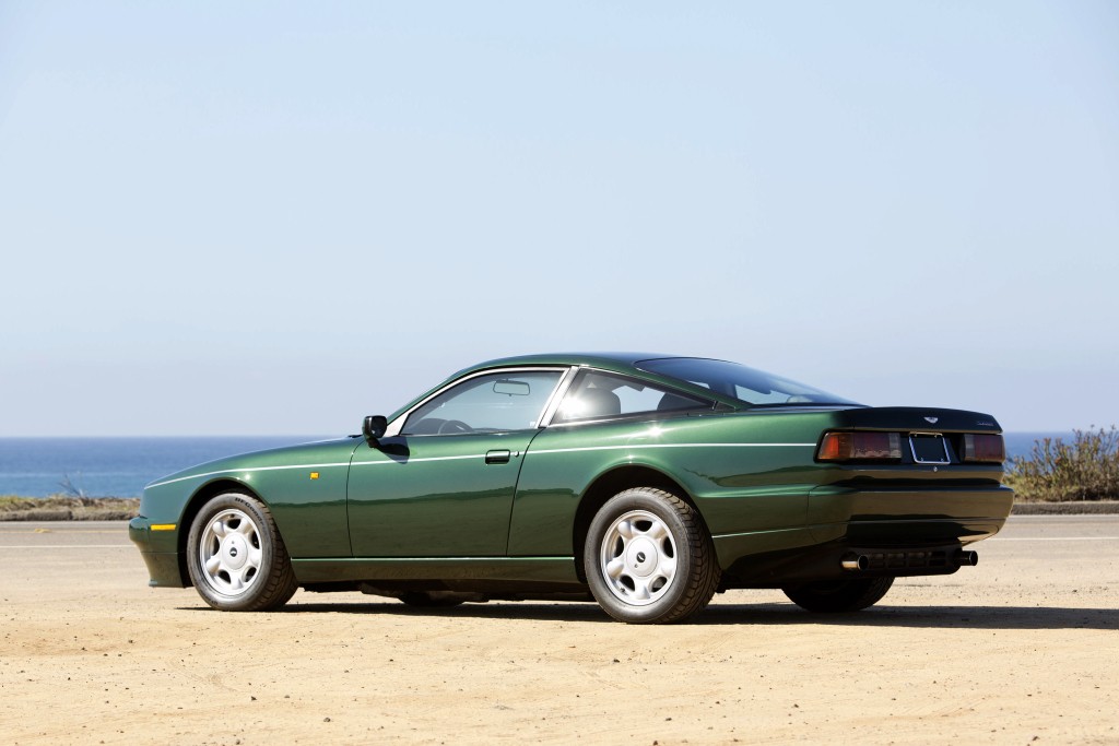 Aston Martin Virage photo 11
