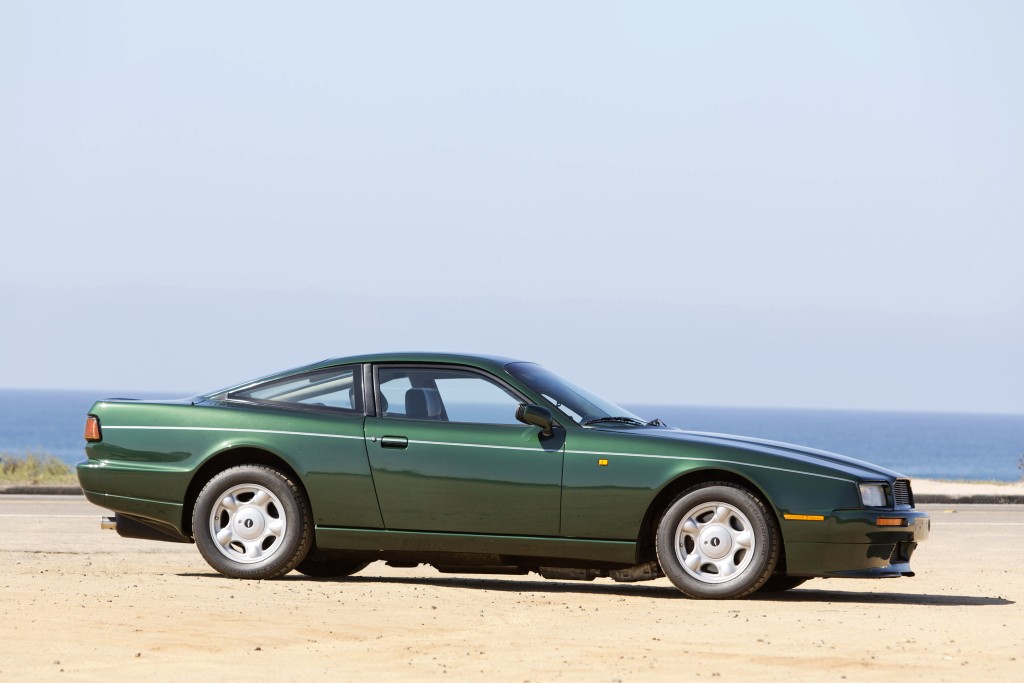 Aston Martin Virage photo 14
