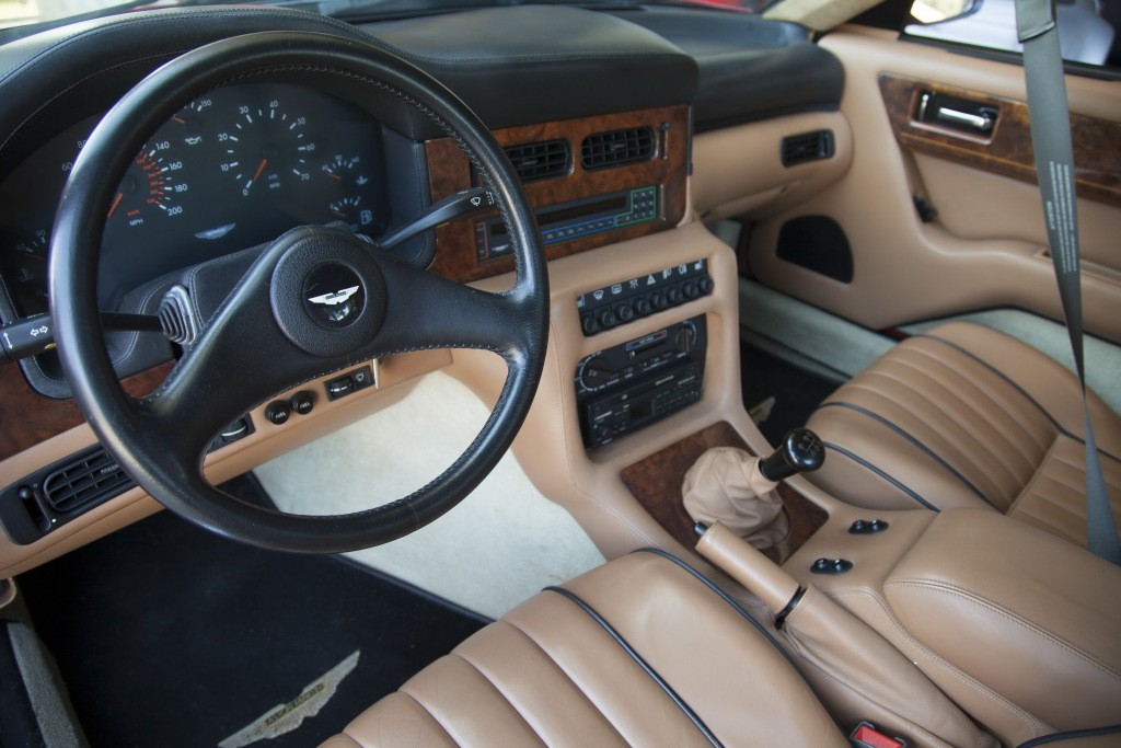 Aston Martin Virage photo 23