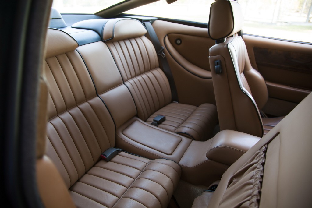 Aston Martin Virage photo 24