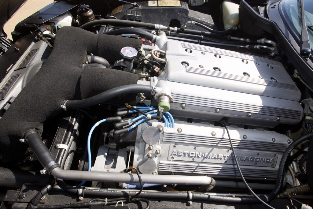 Aston Martin Virage photo 27