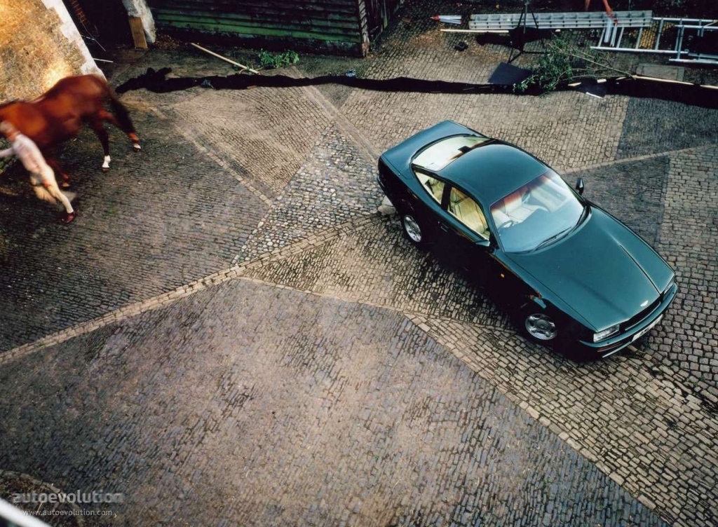 Aston Martin Virage photo 3