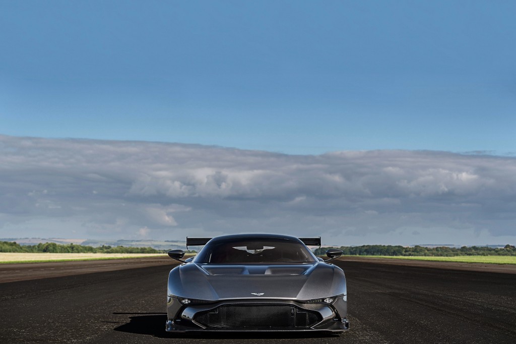 Aston Martin Vulcan photo 24