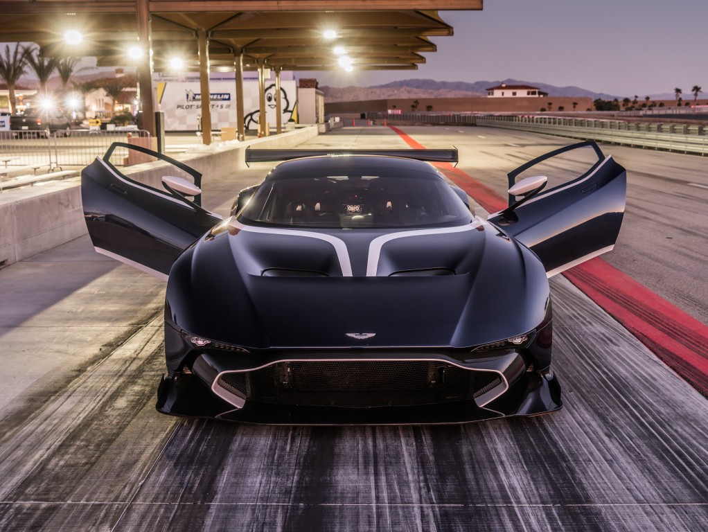 Aston Martin Vulcan photo 27
