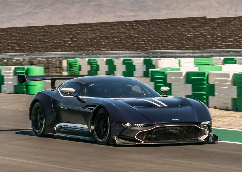 Aston Martin Vulcan photo 29