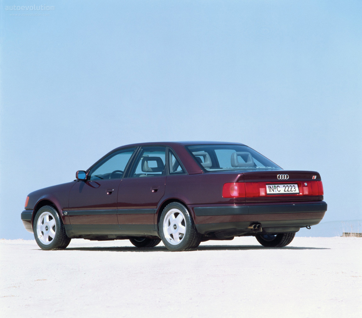 Audi AUDI 100 (C1) 1.8L 4MT RWD (100 HP)