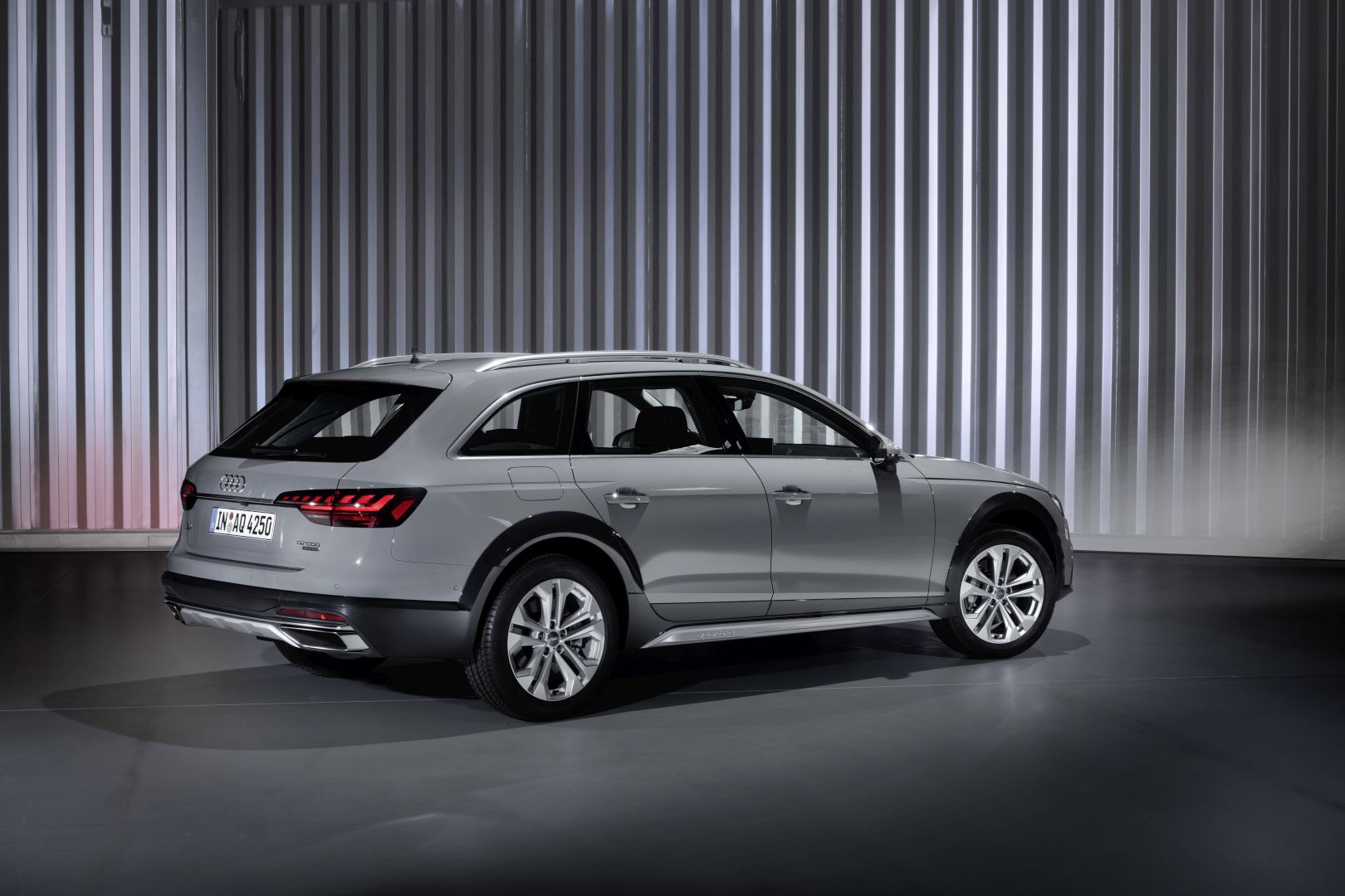 Audi A4 Allroad photo 2