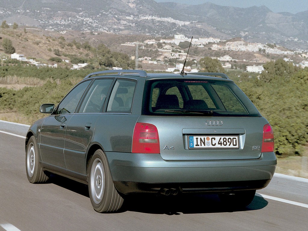 Audi A4 Avant photo 2