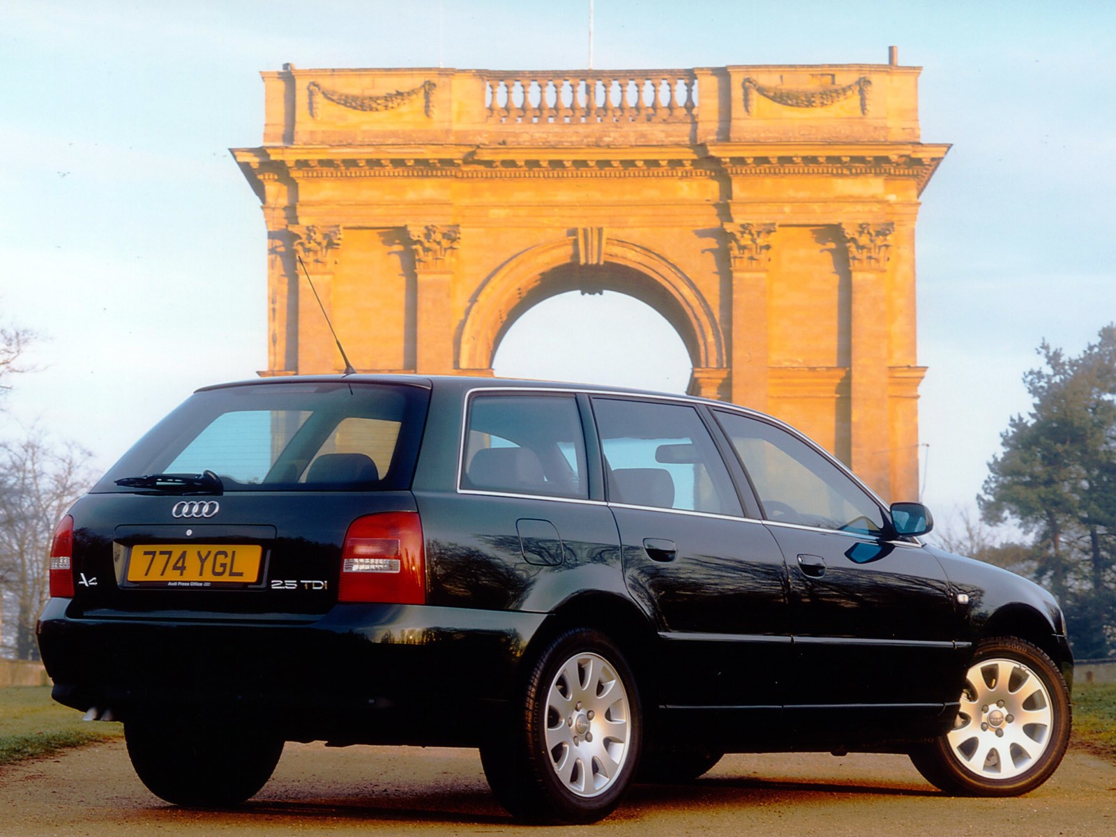 Audi A4 Avant photo 20