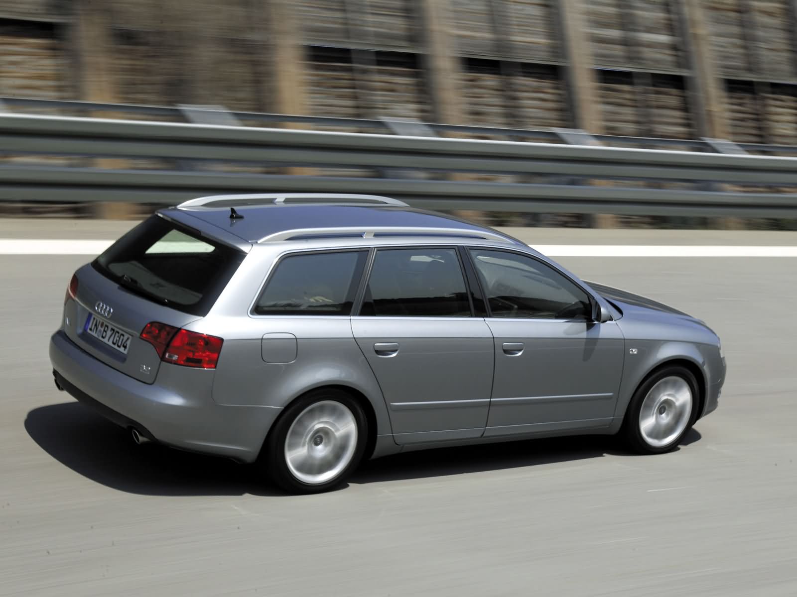 Audi A4 Avant photo 10