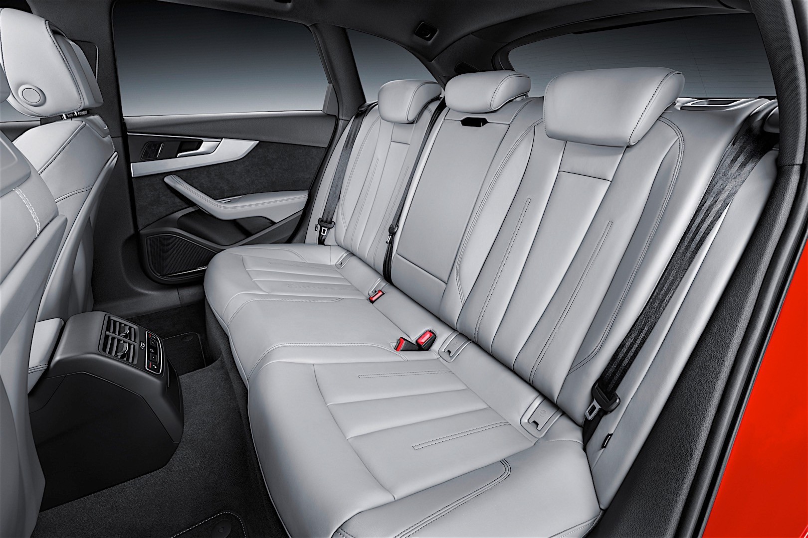 Audi A4 Avant photo 100