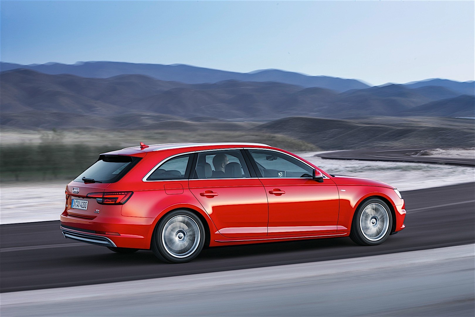 Audi A4 Avant photo 5