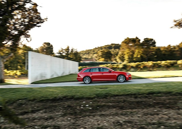 Audi A4 Avant photo 9