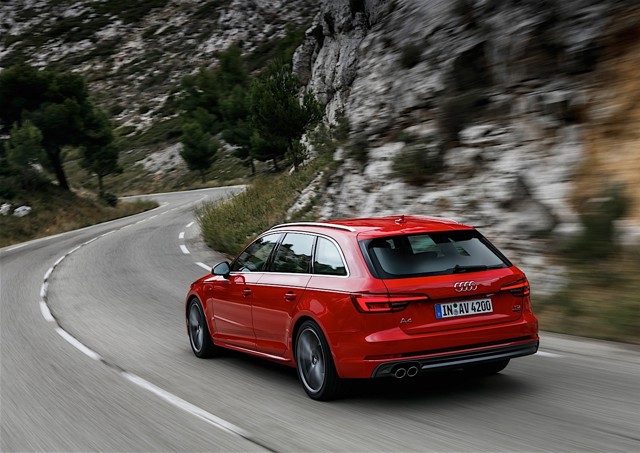 Audi A4 Avant photo 11