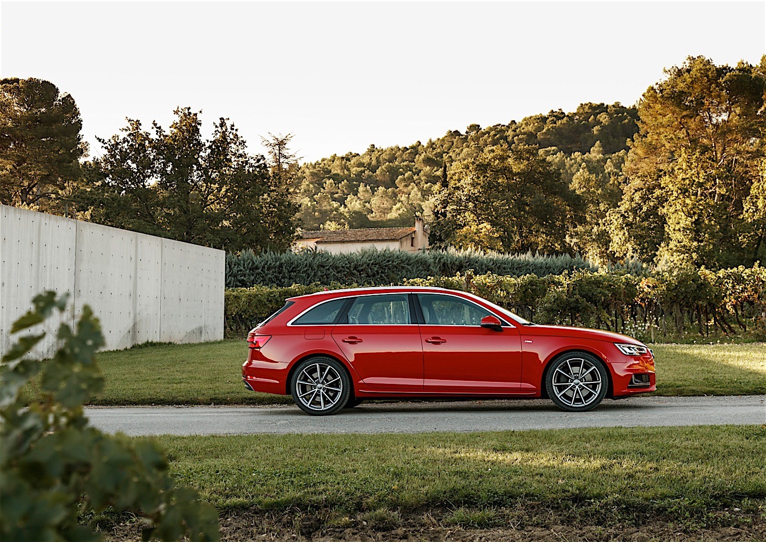 Audi A4 Avant photo 13