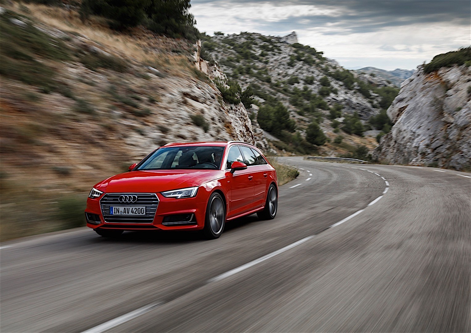 Audi A4 Avant photo 14