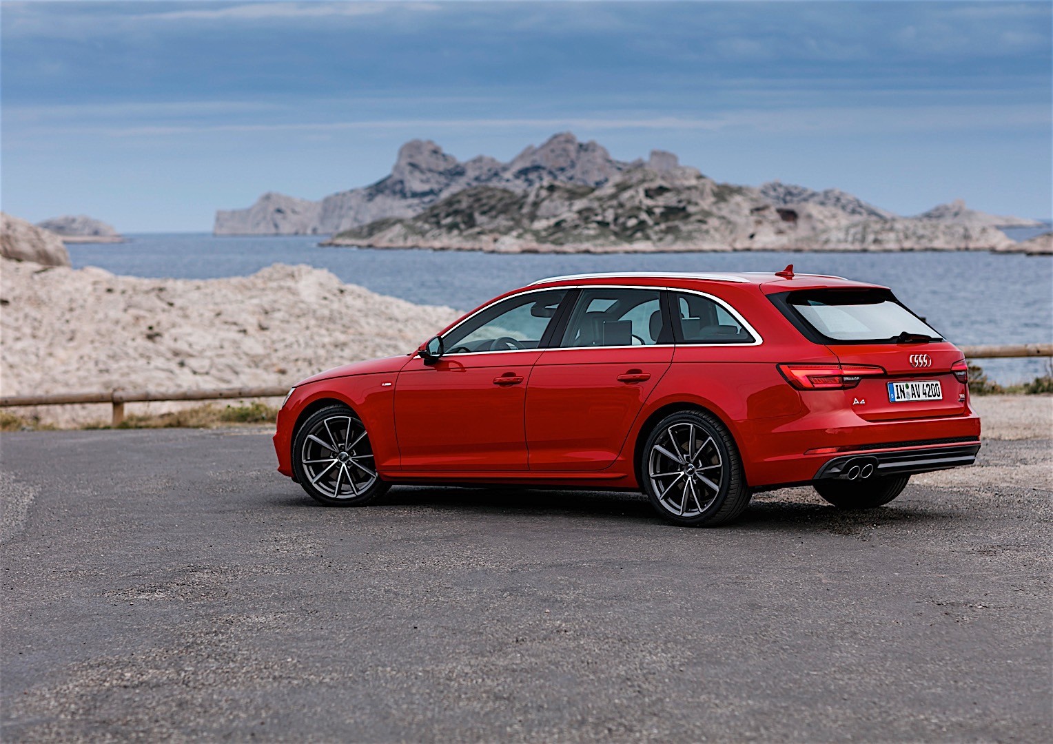 Audi A4 Avant photo 18