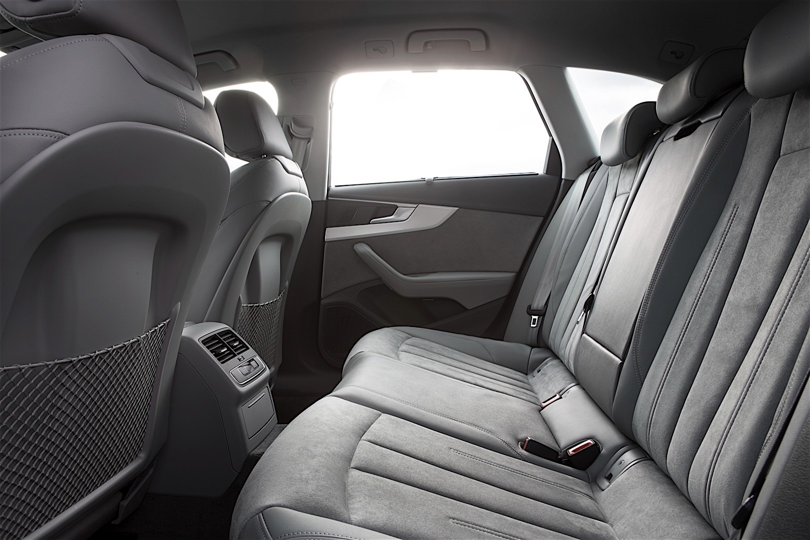 Audi A4 Avant photo 102