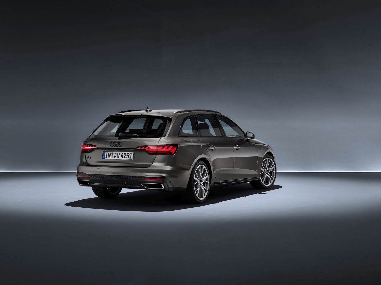 Audi A4 Avant photo 8