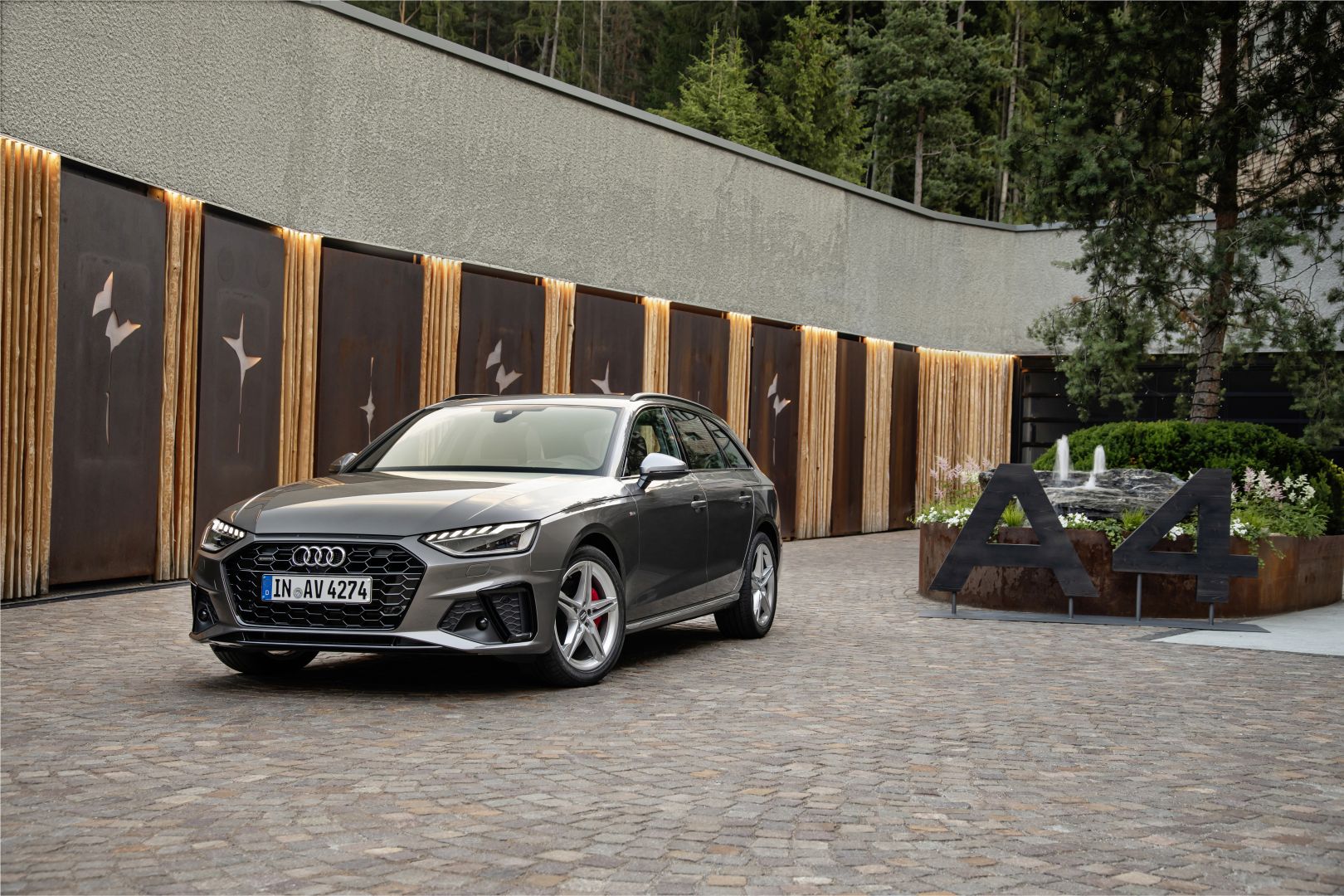 Audi A4 Avant photo 12