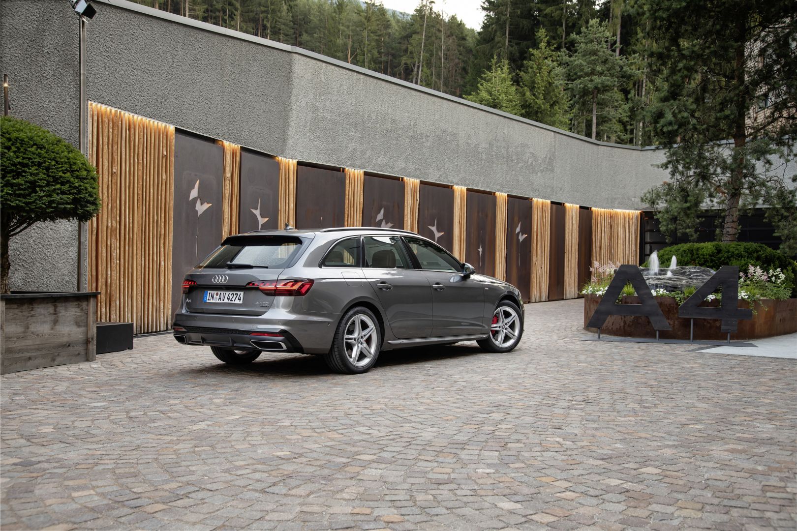 Audi A4 Avant photo 14