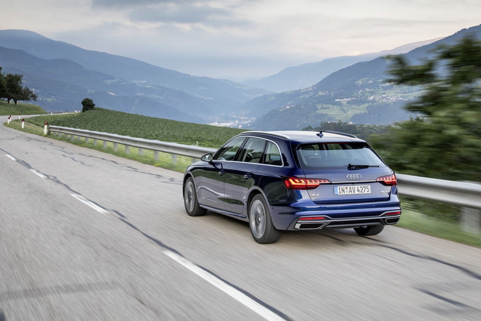 Audi A4 Avant photo 36