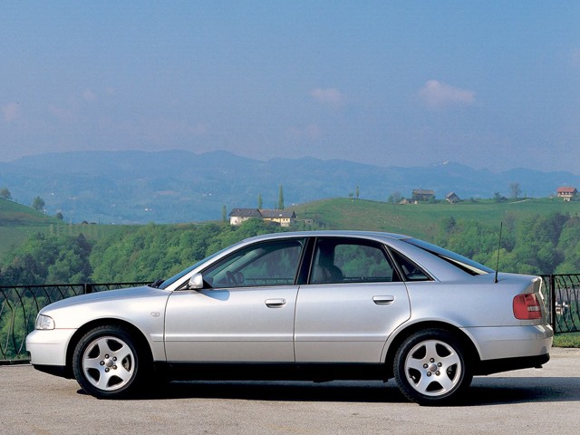 Audi A4 photo 14
