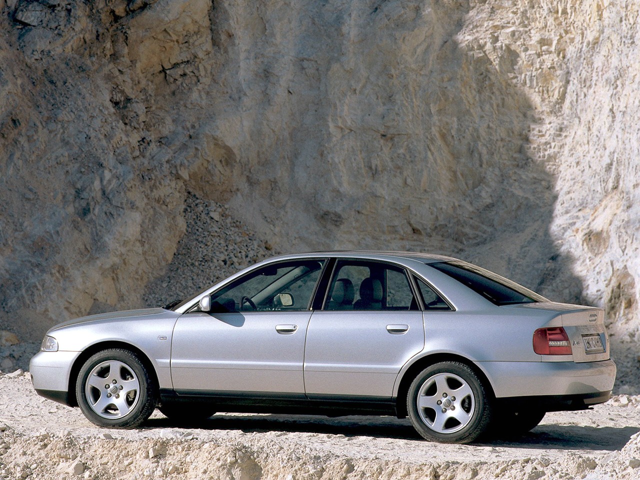 Audi A4 photo 16