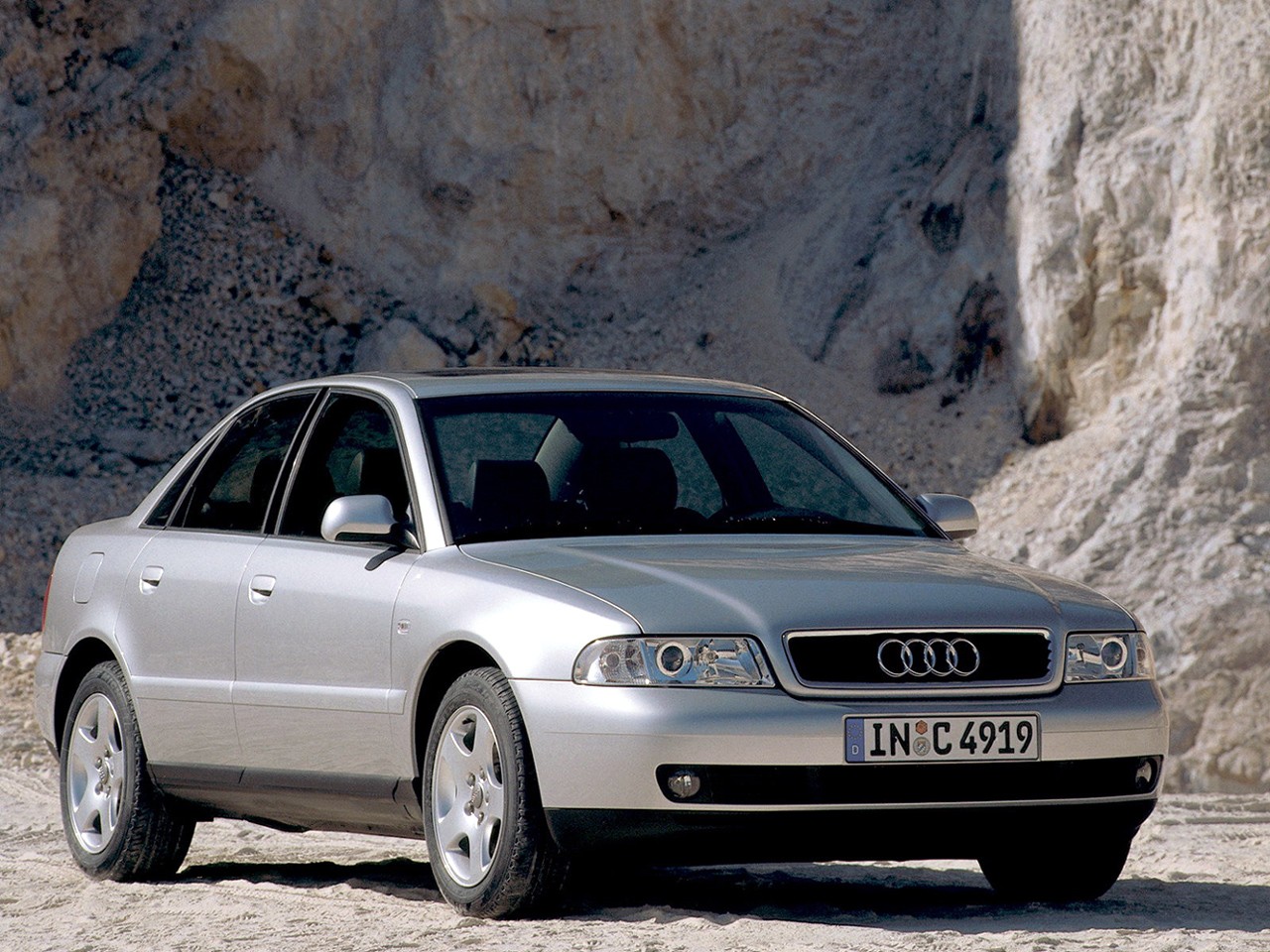 Audi A4 photo 17