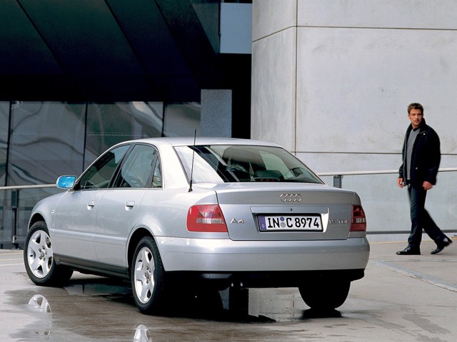 Audi A4 photo 20