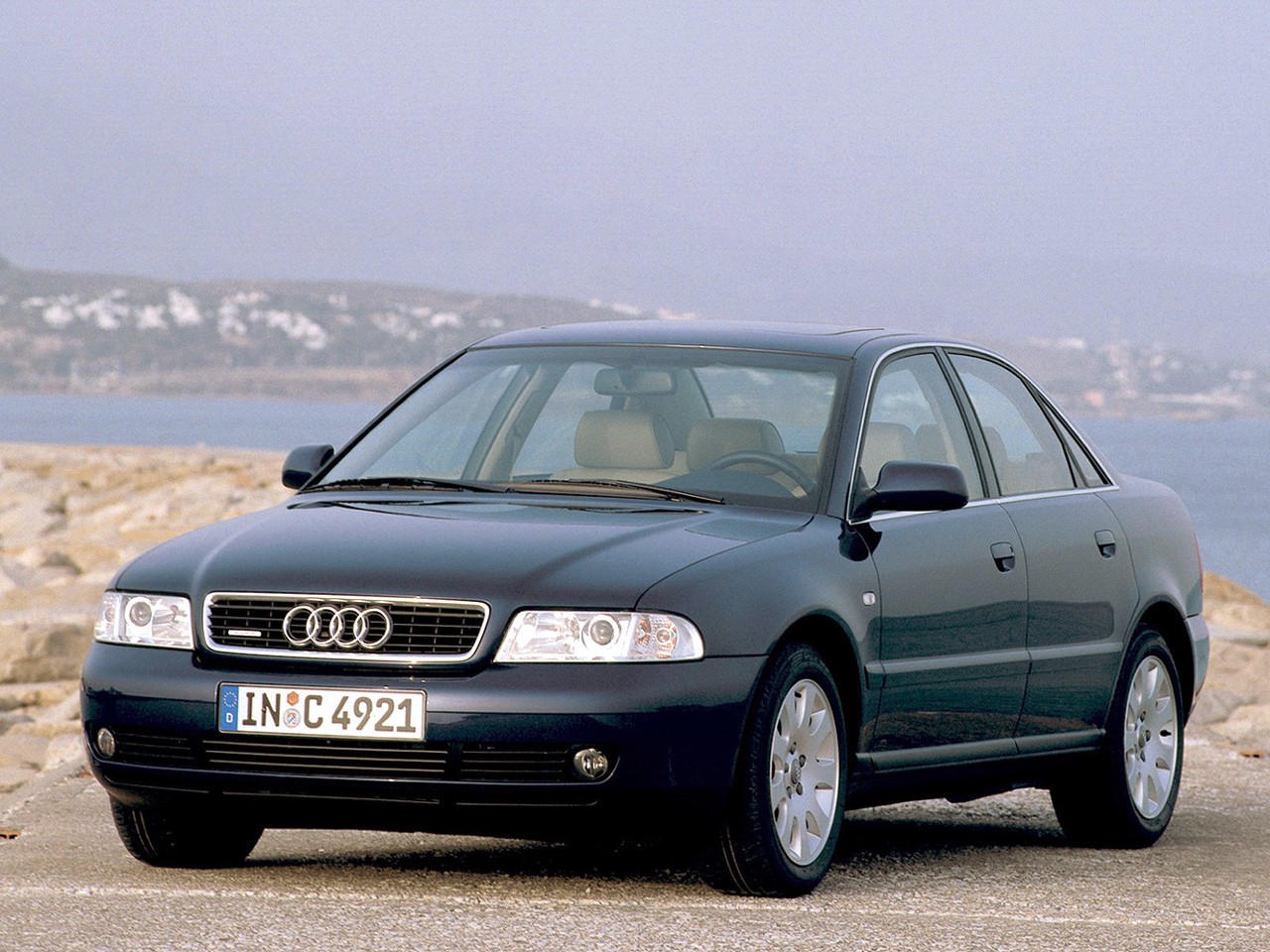 Audi A4 photo 21