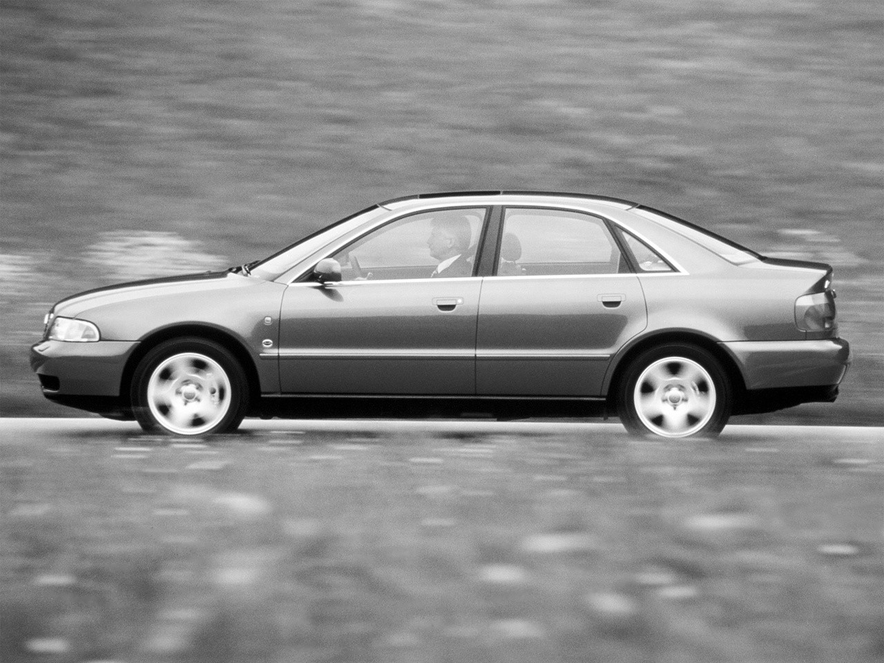 Audi A4 photo 22