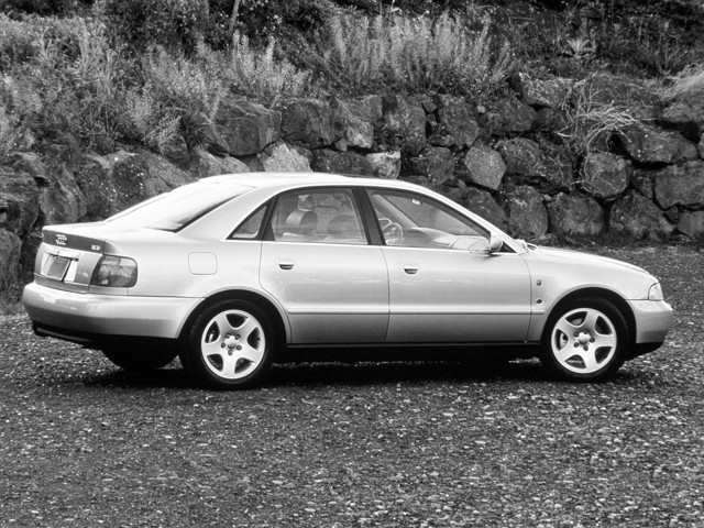 Audi A4 photo 23