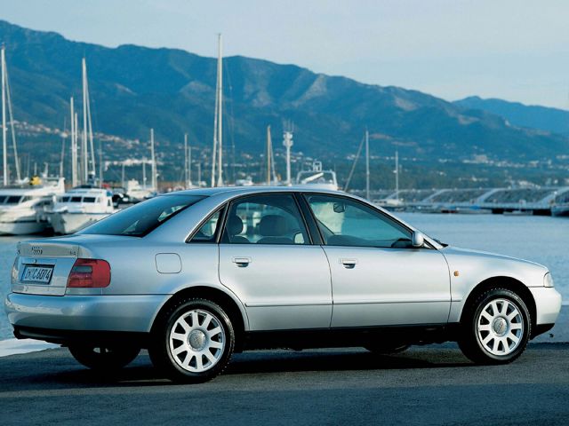 Audi A4 photo 26