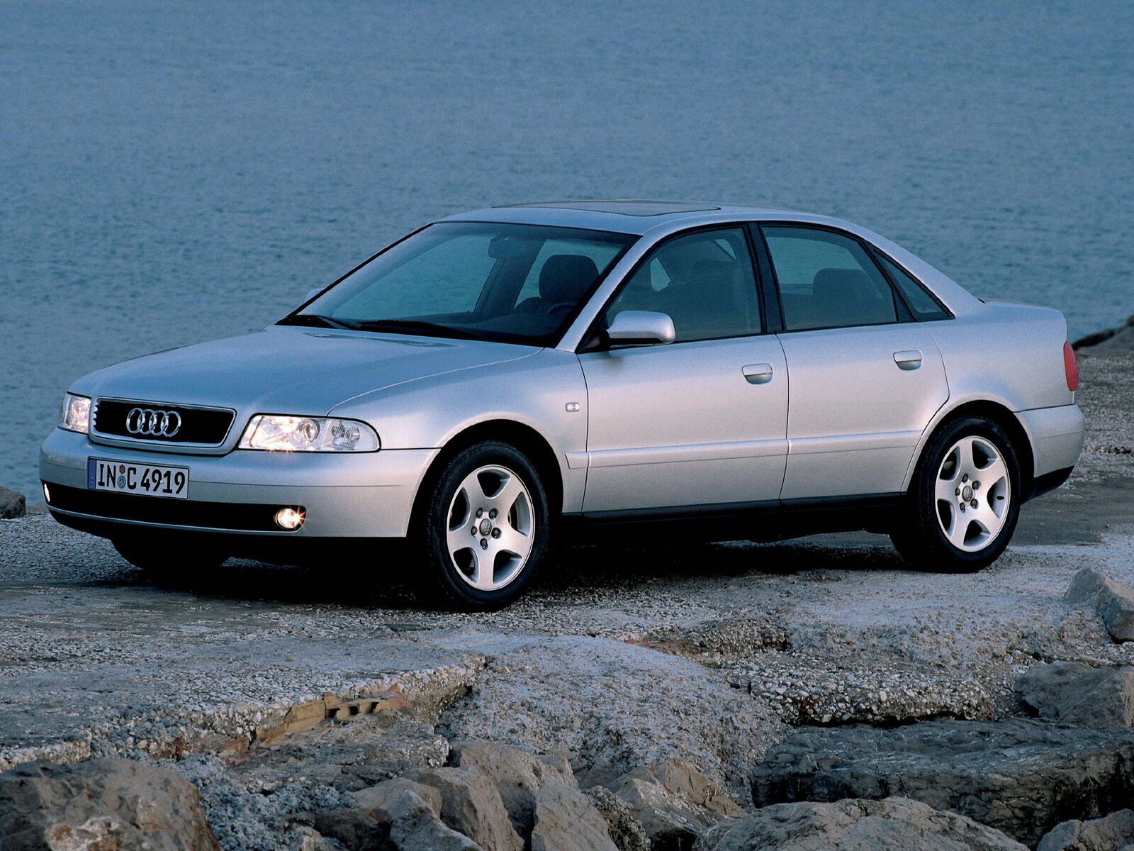 Audi A4 photo 27