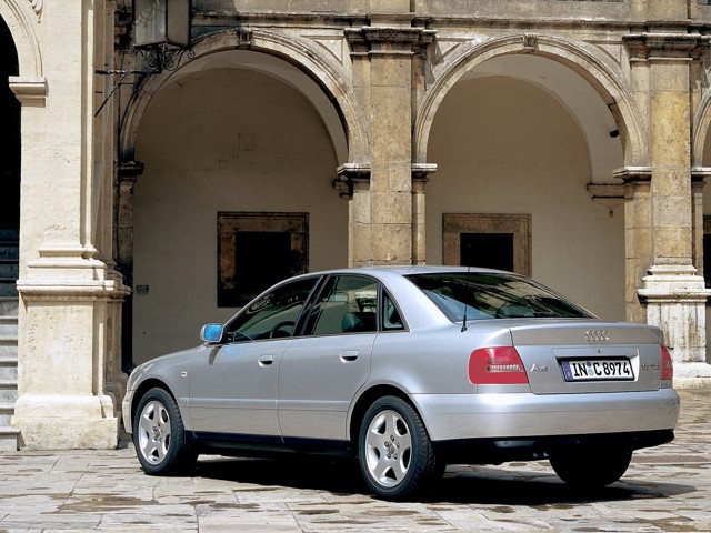Audi A4 photo 36